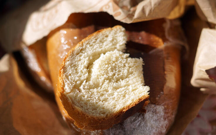 Ο τρόπος να ξαναγίνει το ψωμί σαν να το πήρες τώρα από τον φούρνο