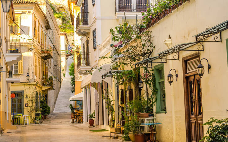 Βόλτα στην Παλιά Πόλη της Πελοποννήσου που ταξιδεύει στη Νότια Ιταλία