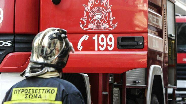 Φωτιά σε εγκαταλελειμμένο διατηρητέο κτίριο στο Φάληρο Θεσσαλονίκης