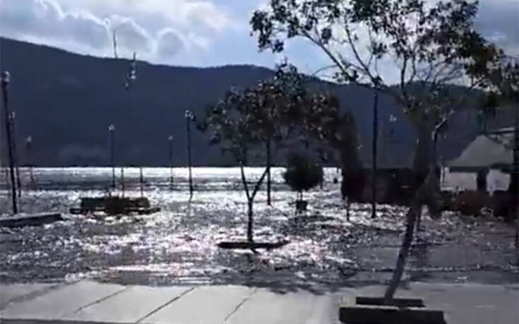 Σάμος: Γέμισε ξανά με νερά το λιμάνι – Συγκλονίζει η μαρτυρία Τούρκου δημοσιογράφου για τον σεισμό