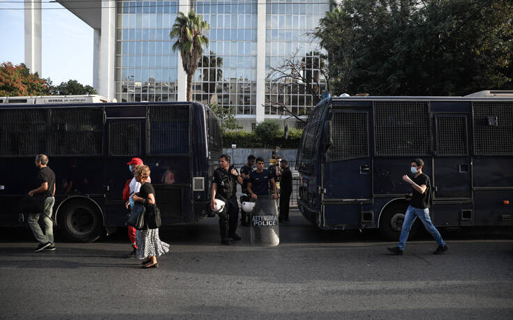 Δίκη Χρυσής Αυγής: Ισχυρές αστυνομικές δυνάμεις έξω από το Εφετείο &#8211; Ανακοινώνονται οι ποινές