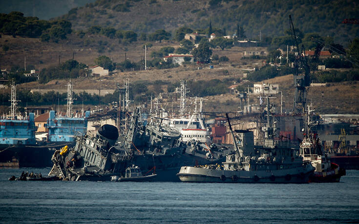Σύγκρουση πλοίων στον Πειραιά: «Προκλήθηκε ελεγχόμενη θαλάσσια ρύπανση»