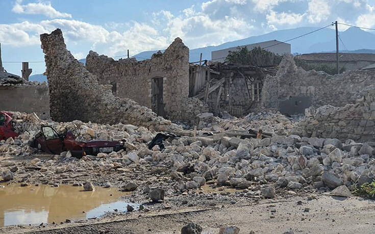 Σάμος και Σμύρνη μετρούν τις πληγές τους μετά τον ισχυρό σεισμό