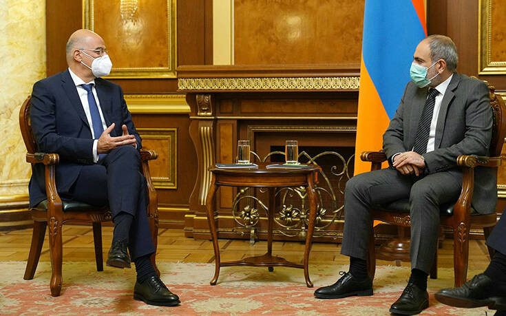 Συνάντηση Δένδια με τον πρόεδρο και τον πρωθυπουργό της Αρμενίας στο Ερεβάν