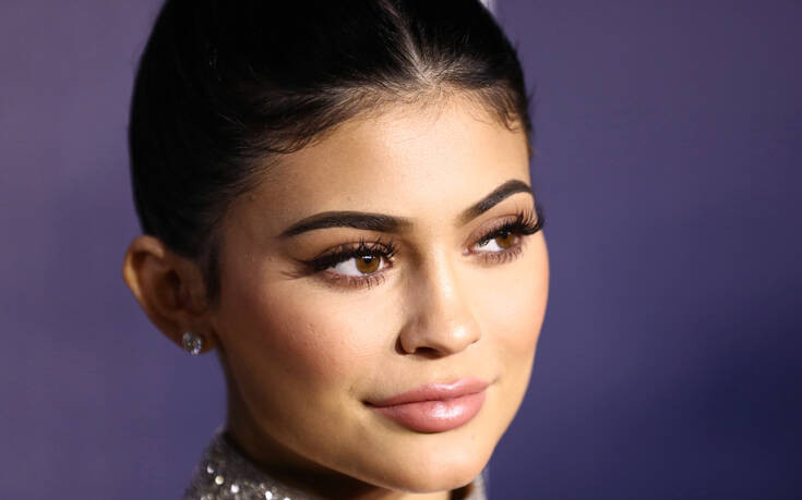 Το μυστικό ομορφιάς της Kylie Jenner για λαμπερό δέρμα