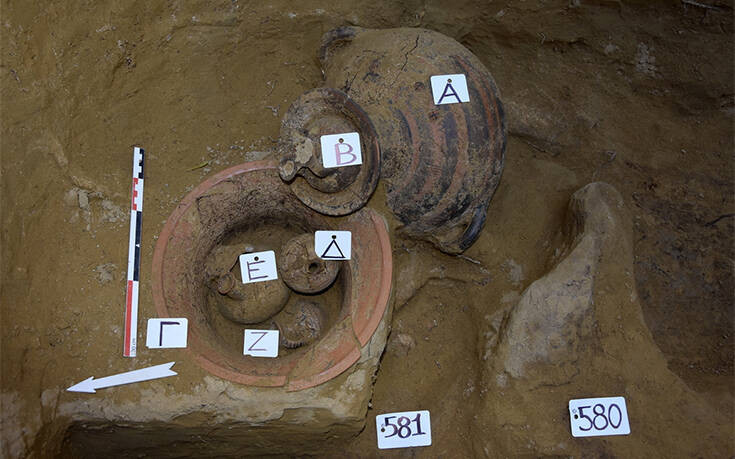Εντυπωσιακά ευρήματα σε ανασκαφές κοντά στο Αίγιο: Οι αρχαίοι τάφοι στη μυκηναϊκή νεκρόπολη και η σχέση με την κάτω Ιταλία