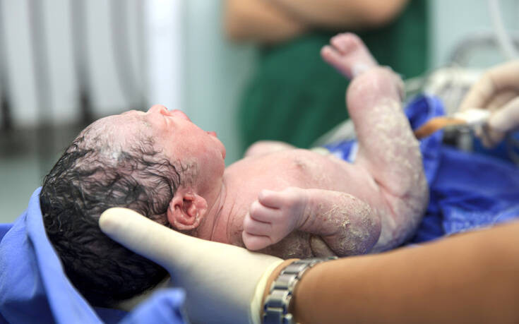Κέρκυρα: Γυναίκα θετική στον κορονοϊό γέννησε με καισαρική στο νοσοκομείο ένα υγιέστατο κοριτσάκι