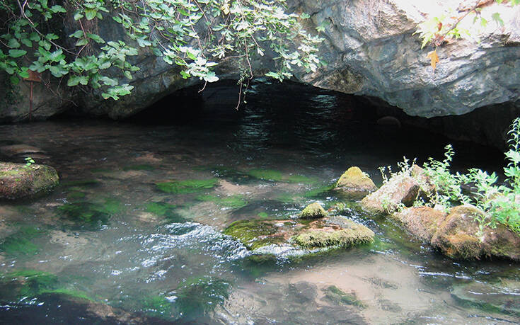 Το υπόγειο ποτάμι στη Δράμα με την απόκοσμη ομορφιά