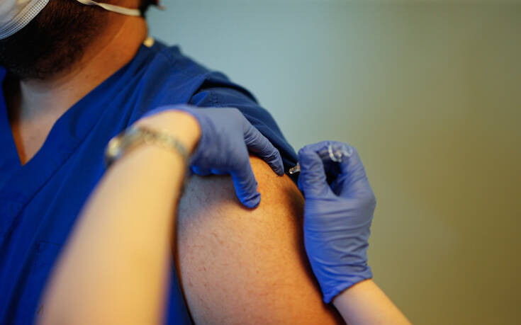 «Τρικλοποδιά» στην εμπιστοσύνη των πολιτών στο εμβόλιο κατά του κορονοϊού βάζουν οι θεωρίες συνωμοσίας