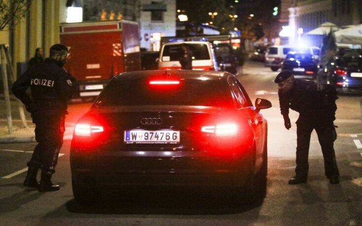 Επίθεση σε συναγωγή στη Βιέννη: «Οπλισμένοι, επικίνδυνοι και ασύλληπτοι οι δράστες»