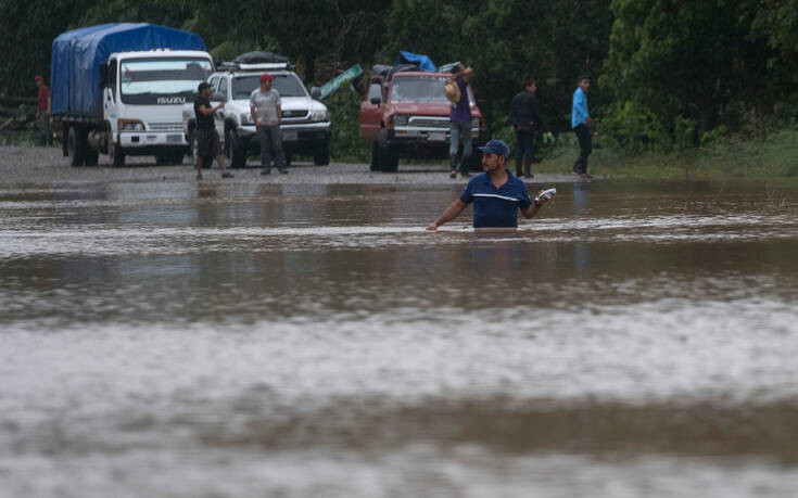 Νεκρούς και καταστροφές αφήνει πίσω του ο κυκλώνας Ήτα στη Νικαράγουα