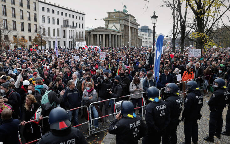Τεράστιες διαδηλώσεις κατά των σχεδίων της κυβέρνησης Μέρκελ για να ενισχύσει τις εξουσίες της