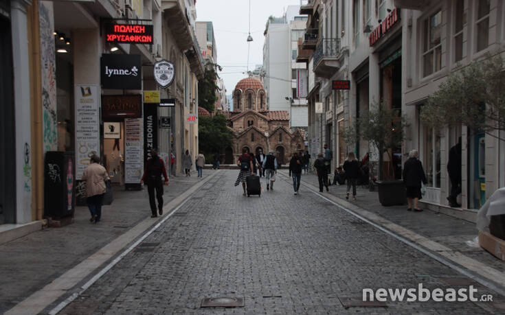 Η εικόνα της Αθήνας μετά τα νέα μέτρα για τον κορονοϊό και το lockdown στην εστίαση