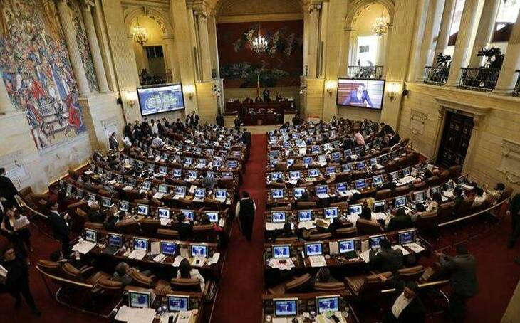 Πανικός στο κοινοβούλιο της Κολομβίας λόγω κορονοϊού