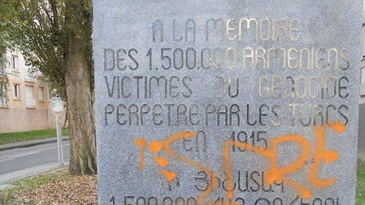 Άγνωστοι έγραψαν φιλοτουρκικά συνθήματα στο μνημείο της γενοκτονίας των Αρμενίων στο Ντεσέν της Γαλλίας