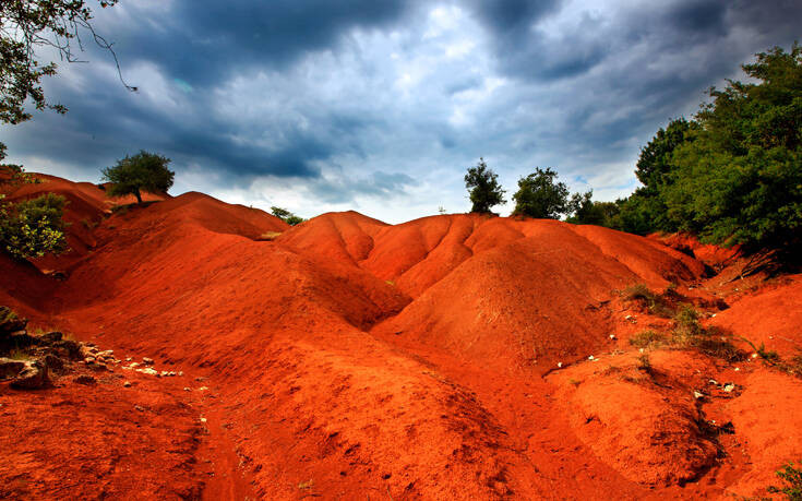 Κοκκινοπηλός: Το απόκοσμο κόκκινο τοπίο που θυμίζει… Άρη