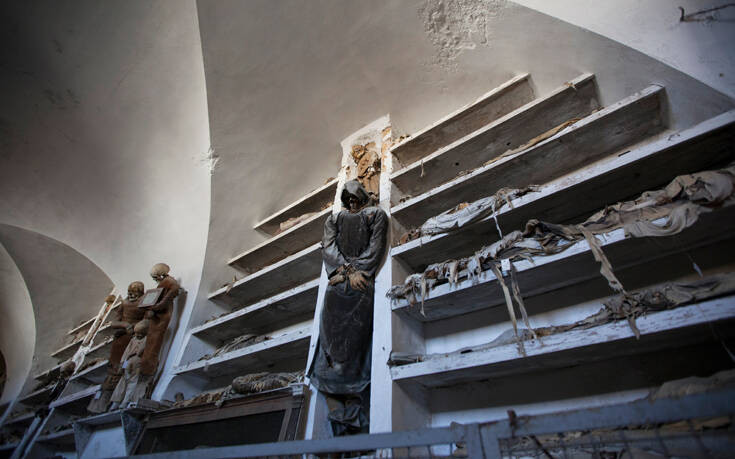 Το μακάβριο θέαμα των κρεμασμένων νεκρών μοναχών στο Παλέρμο