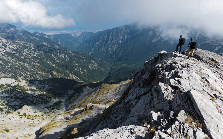 Τρεις ορειβάτες θα σκαρφαλώσουν στα 10 πιο ψηλά ελληνικά βουνά σε 10 ημέρες για καλό σκοπό