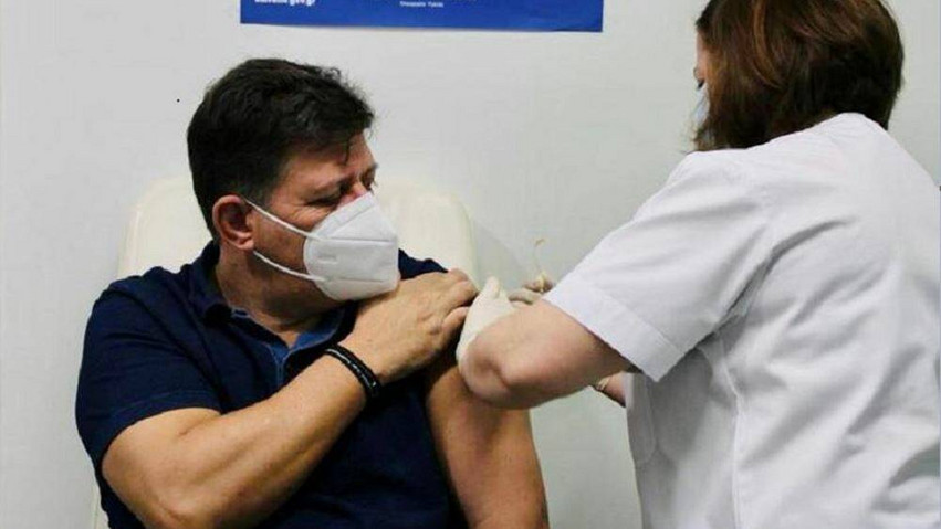 Εμβολιάστηκε ο Μιλτιάδης Βαρβιτσιώτης: «Ο μόνος ασφαλής δρόμος προς την ελευθερία»
