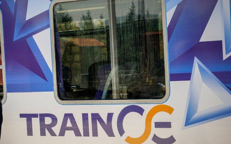 Τρένο συγκρούστηκε με επιβατικό όχημα – Έκανε το δρομολόγιο Βόλος-Λάρισα