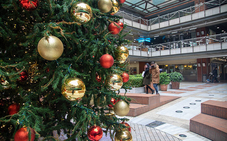 Άρωμα Χριστουγέννων εν μέσω πανδημίας στη Θεσσαλονίκη &#8211; Δείτε εικόνες από τον στολισμό