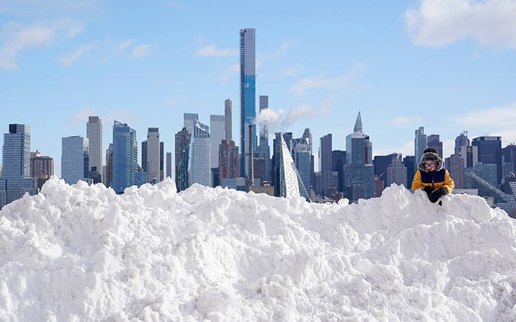 Η Νέα Υόρκη «ντύθηκε» στα λευκά για πρώτη φορά μετά από πέντε χρόνια