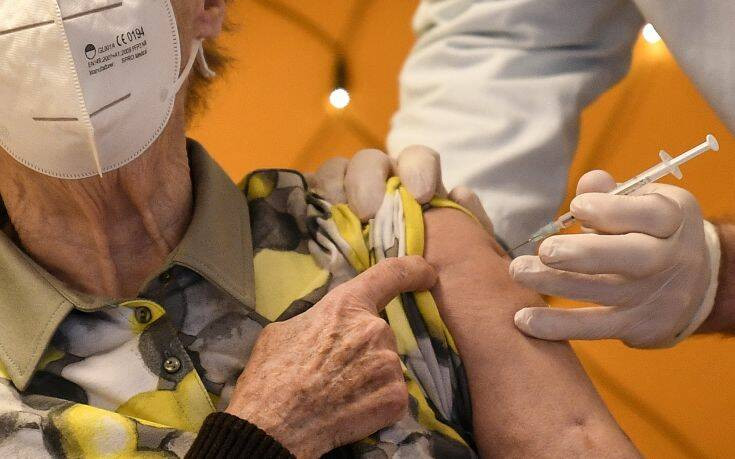 Με προβλήματα ξεκίνησε ο εμβολιασμός στη Γερμανία: Σε γηροκομείο έλαβαν πέντε φορές μεγαλύτερη δόση
