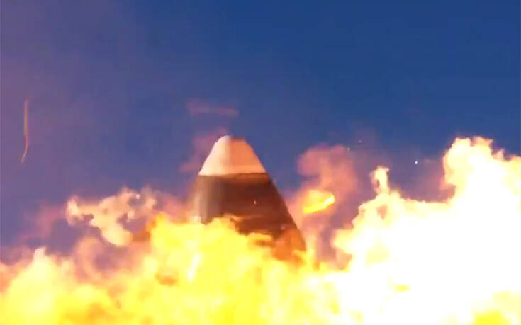 Η στιγμή της έκρηξης μη επανδρωμένου πυραύλου της SpaceX στην προσγείωση