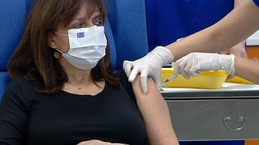 Εμβολιάστηκε η Κατερίνα Σακελλαρόπουλου στον Ευαγγελισμό