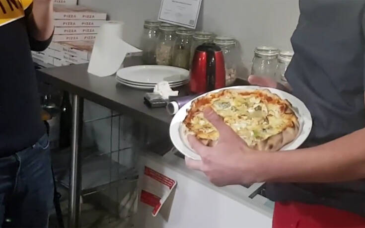 Η πίτσα με τα 254 τυριά που κατέρριψε ρεκόρ Γκίνες και κόστισε 1.000 δολάρια