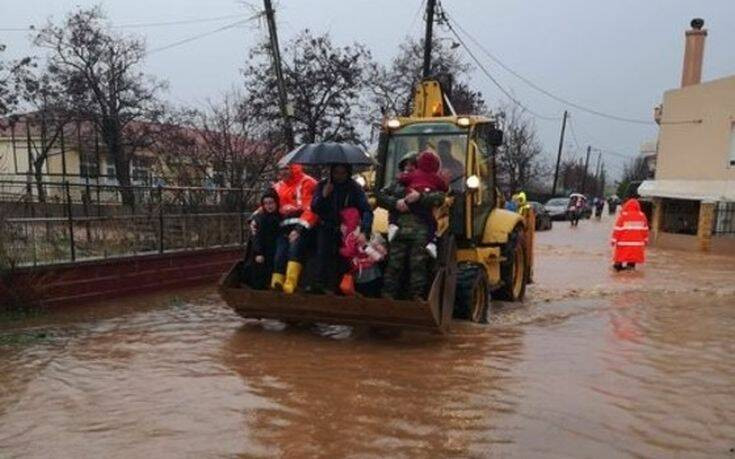 Τίτλος: Με μπουλντόζα απεγκλωβίστηκαν δάσκαλοι και μαθητές
