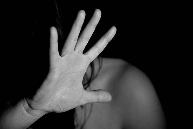 Σεξουαλική βία: Πώς μπορούμε να βοηθήσουμε τα θύματα