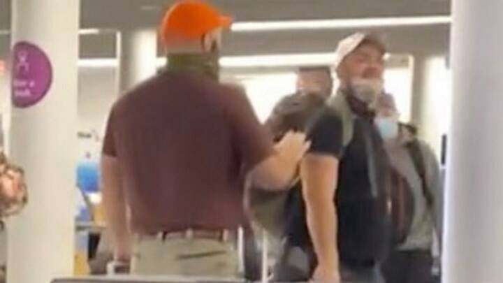 Επιβάτης «καταρρέει» στο αεροδρόμιο του Σάρλοτ και γίνεται viral στο TikTok