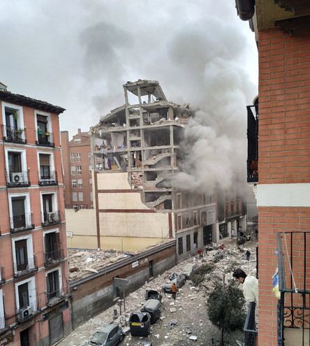 Συναγερμός στη Μαδρίτη: Ισχυρή έκρηξη κατέστρεψε τρεις ορόφους πολυκατοικίας &#8211; Πανικός στην περιοχή