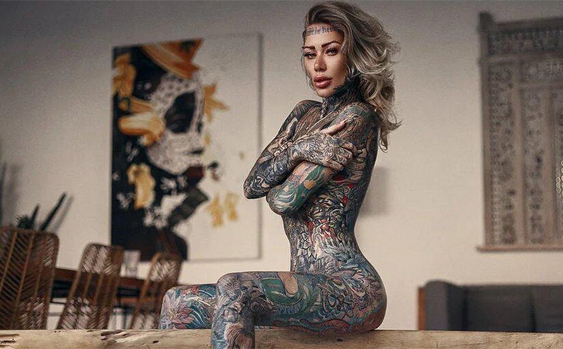 Η 33χρονη που έχει καλύψει με τατουάζ το 95% του σώματός της, ακόμη και τα ευαίσθητα σημεία