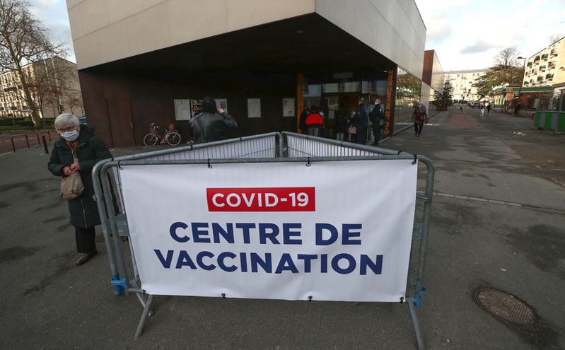 Γαλλία: Σχεδόν το 60% του πληθυσμού έχει λάβει μια δόση εμβολίου