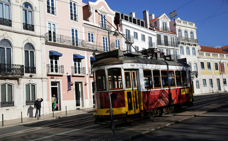 Πορτογαλία: Βουτιά του τουρισμού στα επίπεδα της δεκαετίας του 1980 εν μέσω της πανδημίας