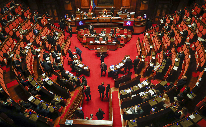 Ιταλία &#8211; Ψήφος εμπιστοσύνης: Ο Τζουζέπε Κόντε κινδυνεύει να στηριχθεί από λιγότερους γερουσιαστές απ΄όσους είχε υπολογίσει