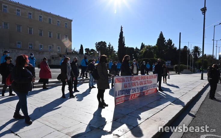 Διαμαρτυρία στη Βουλή από σωματεία του Δημοσίου για τις προσλήψεις μέσω ΑΣΕΠ