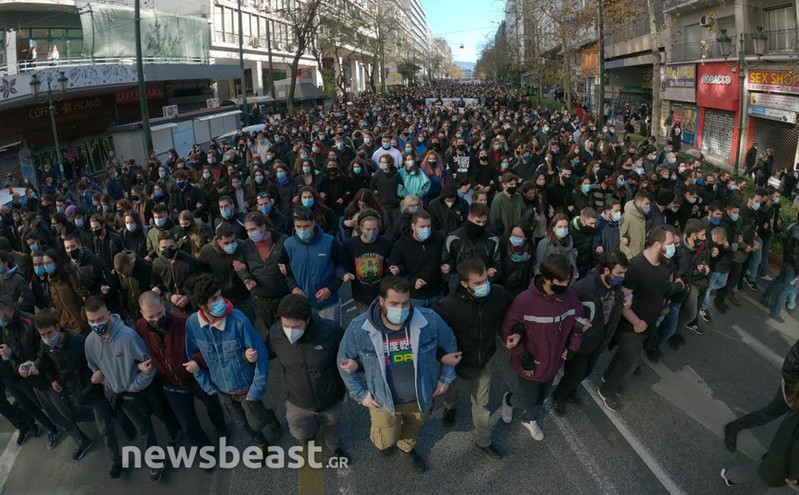 Πλήθος κόσμου στο πανεκπαιδευτικό συλλαλητήριο παρά την απαγόρευση συναθροίσεων