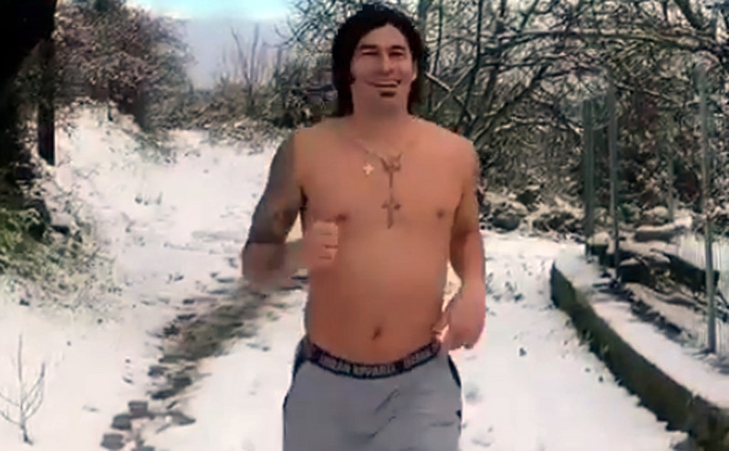 Ο Ίσμαελ Μπλάνκο βγήκε γυμνός στο χιόνι για τρέξιμο