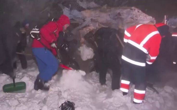Ρωσία: Τρεις νεκροί από χιονοστιβάδα που έθαψε χιονοδρομικό κέντρο