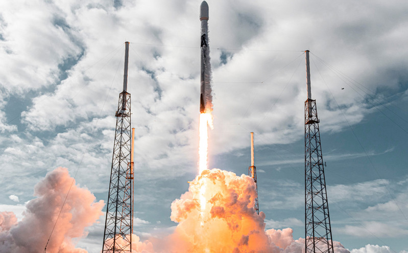 SpaceX: Νέο παγκόσμιο ρεκόρ ταυτόχρονης εκτόξευσης 143 δορυφόρων