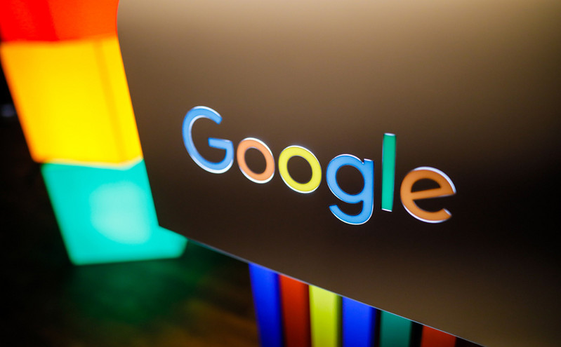 Ιστορική συμφωνία στη Γαλλία: Η Google θα δίνει αμοιβή στον Τύπο βάσει των συγγενικών δικαιωμάτων