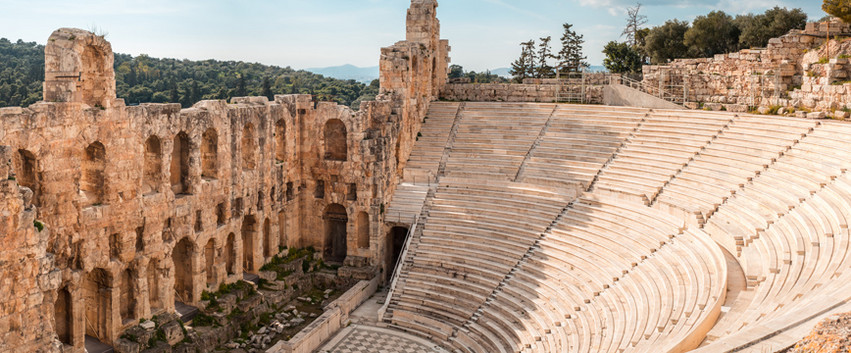 Το διάσημο αρχαίο θέατρο της Αθήνας χτίστηκε στη μνήμη μιας γυναίκας – Η άγνωστη ιστορία