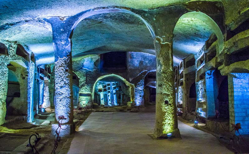 Η μυστική υπόγεια πόλη κάτω από τη Νάπολη που έχτισαν οι Έλληνες