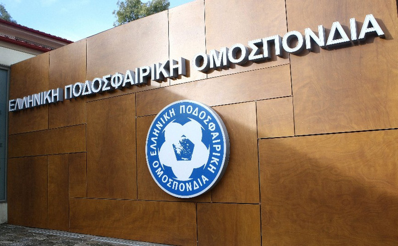 «Greek Football Mafia» &#8211; Άγνωστοι άφησαν πανό στα γραφεία της ΕΠΟ