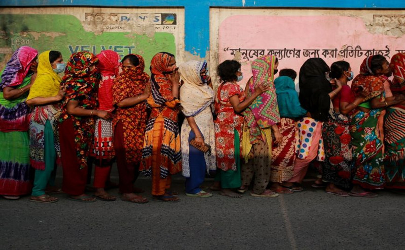 Οι αρχές του Μπανγκλαντές εμβολιάζουν τις ιερόδουλες στον μεγαλύτερο οίκο ανοχής