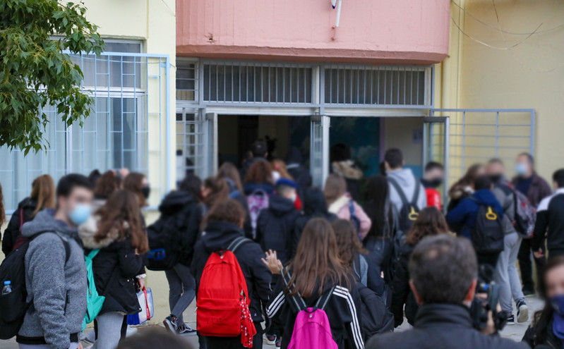 Κρήτη: Αγιασμός με απρόοπτα – Συνελήφθησαν γονείς που πήγαν το παιδί τους στο σχολείο χωρίς self test