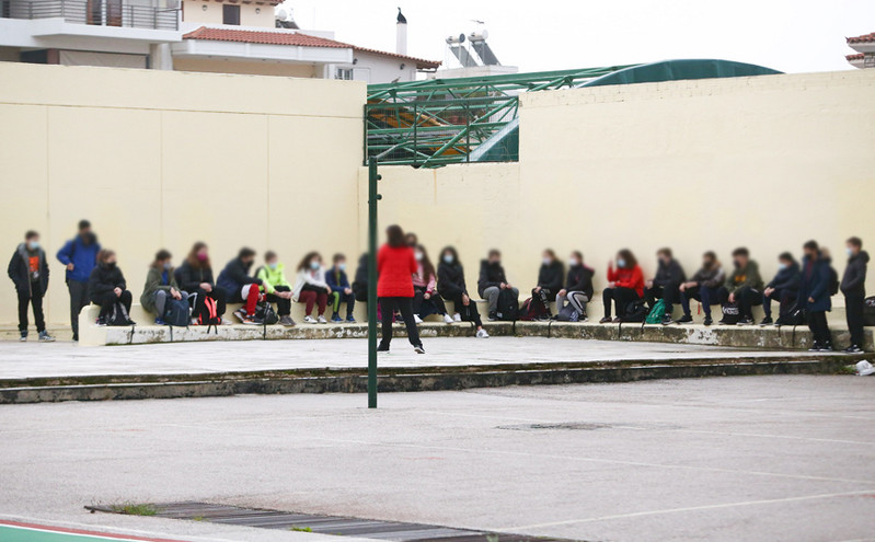 Πελώνη: Προτεραιότητα παραμένουν τα σχολεία και το λιανεμπόριο